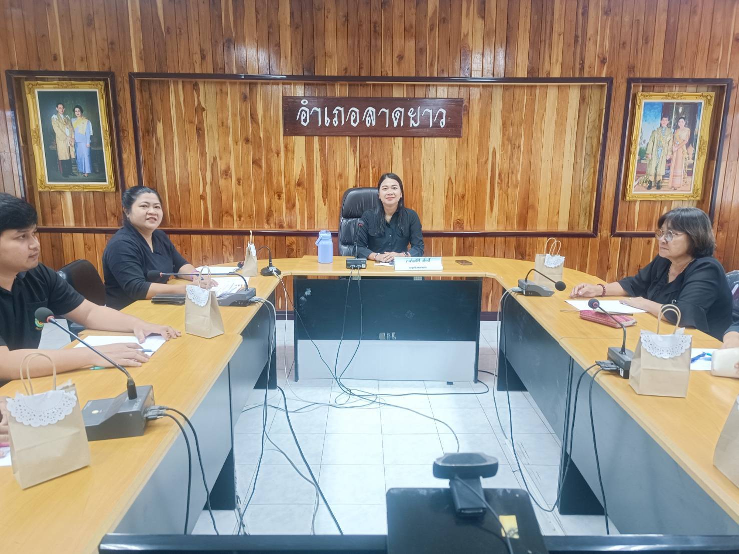 ประชุมคณะอนุกรรมการกลั่นกรองและติดตามการดำเนินงานกองทุนพัฒนาบทบาทสตรีอำเภอลาดยาว