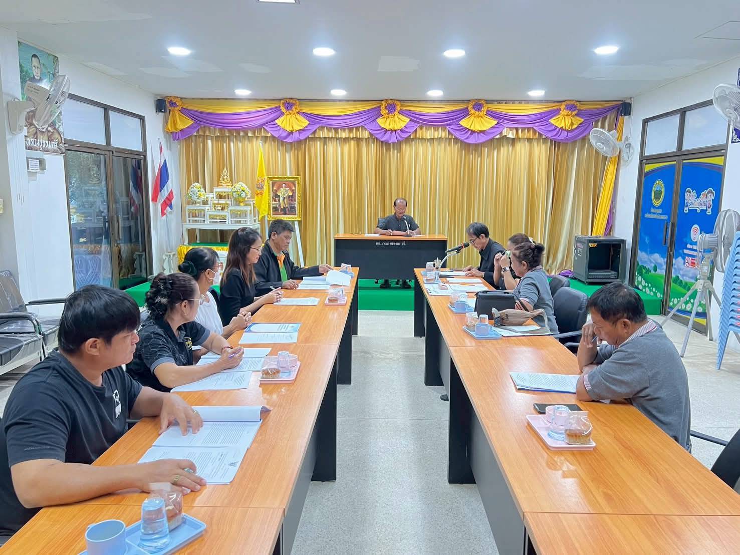 ประชุมคณะกรรมการติดตามและประเมินผลแผนพัฒนาองค์การบริหารส่วนตำบลมาบแก