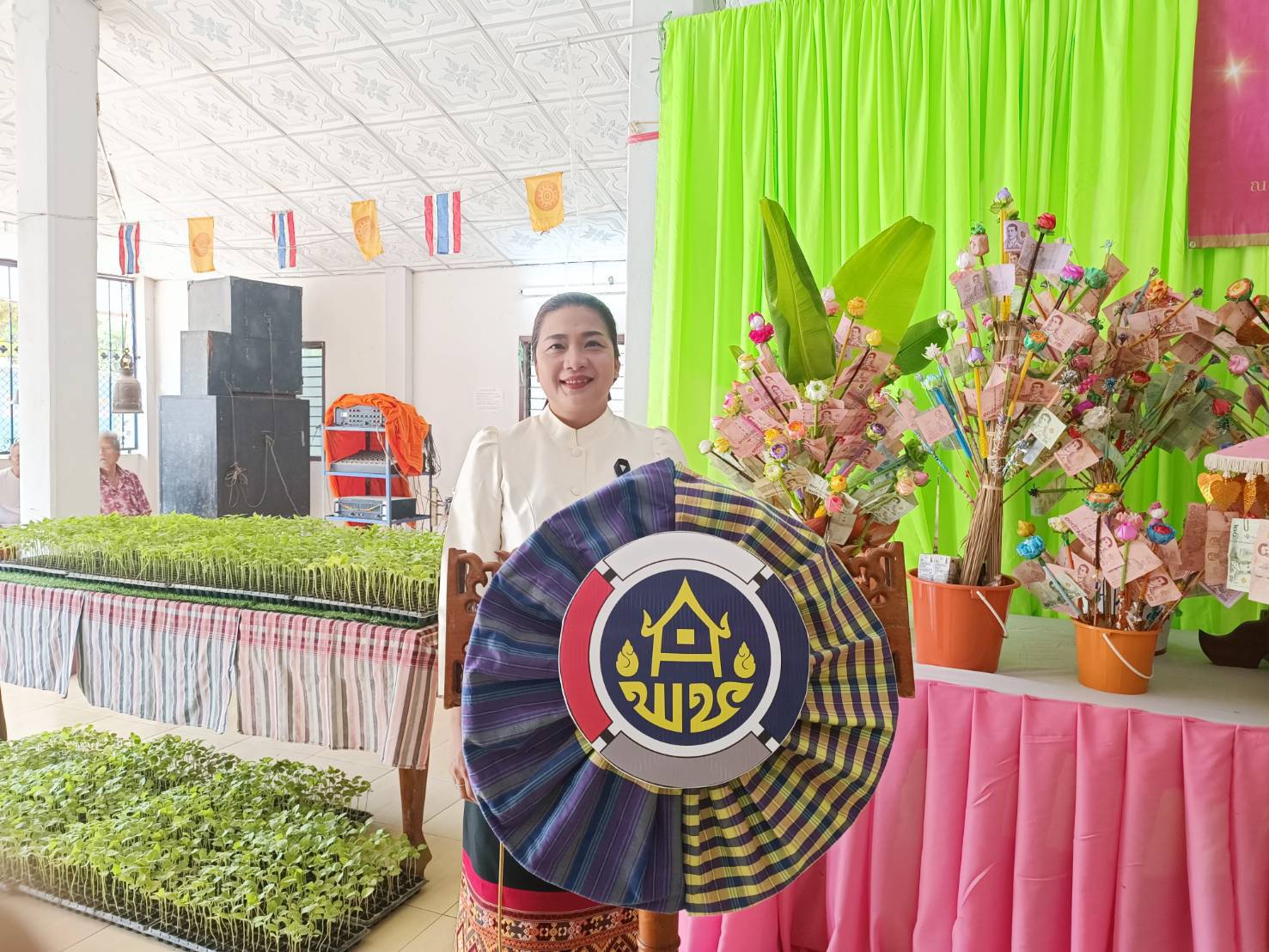 กิจกรรมทอดผ้าป่าสามัคคีเนื่องในวันสตรีสากล อำเภอลาดยาว