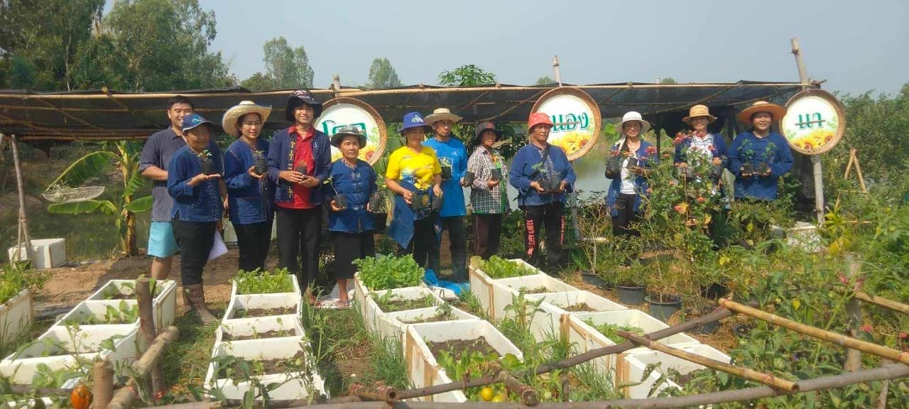 ประชุมคณะกรรมการพัฒนาสตรีตำบลลาดยาว และผู้นำอาสาพัฒนาชุมชน