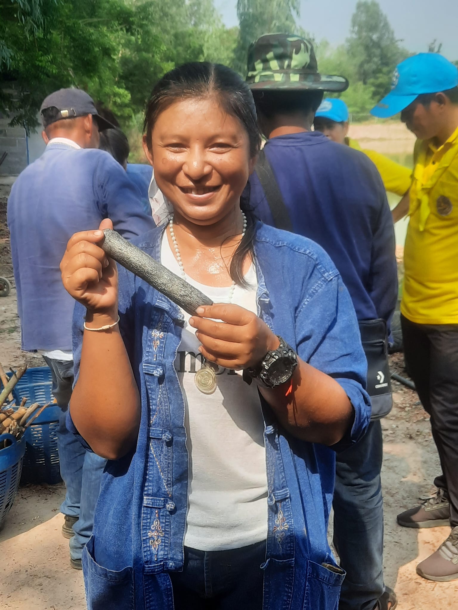 การเรียนรู้วิธีการเผาถ่านแบบไร้ควัน ไม่เป็นมลพิษกับสิ่งแวดล้อม  ณ โคกหนองนา “ร่มไผ่กสิกรรมธรรมชาติ”