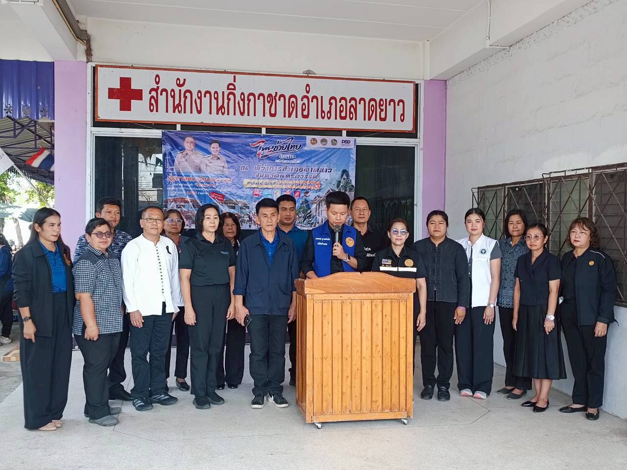 การจำหน่ายสินค้า "ไทยช่วยไทย"