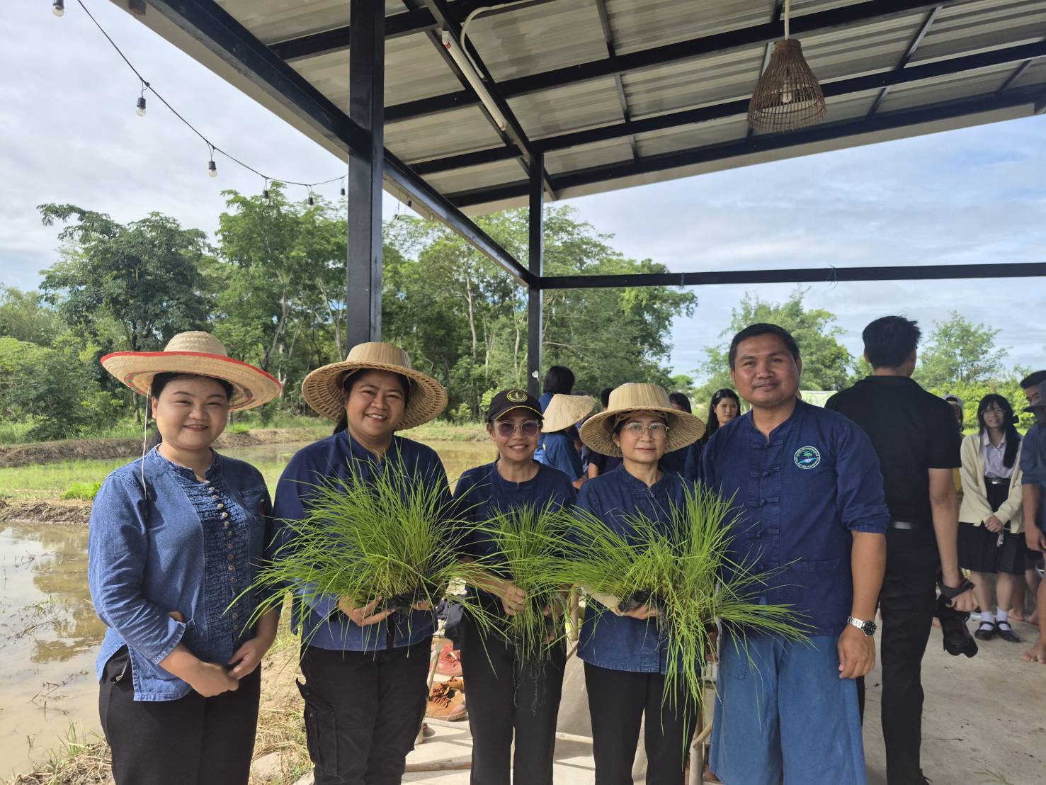 การเข้าร่วมกิจกรรม “ปลูกข้าว ปลูกคุณธรรม” ประจำปี 2569 โรงเรียนลาดยาววิทยาคม