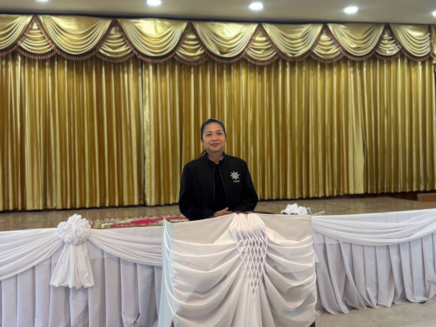 โครงการฝึกอบรมการประดิษฐ์ดอกไม้จันทน์ สำหรับร่วมพิธีถวายดอกไม้จันทน์ในงานราชพิธีถวายพระเพลิงพระบรมศพสมเด็จพระนางเจ้าสิริกิติ์ พระบรมราชินีนาถ พระบรมราชชนนีพันปีหลวง